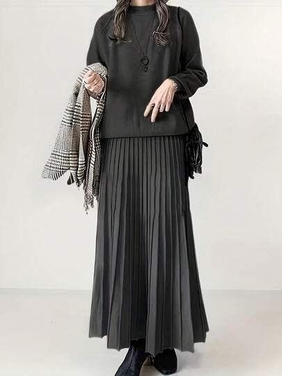 The New Loose Suit Showcases A Slim High Waist And Pleated A-Line Skirt. Women's Plain Skirt 2-Piece Set