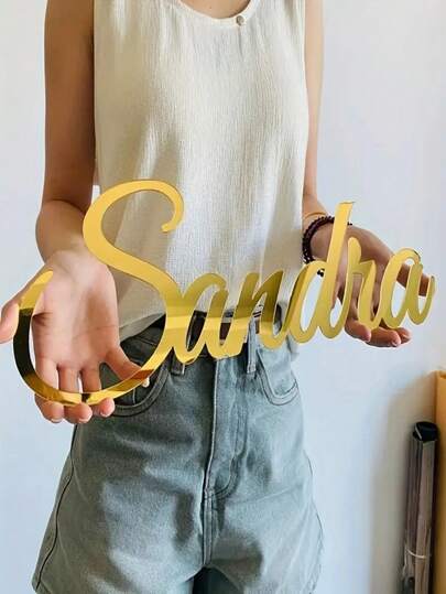 1 st personlig akryl namnskylt spegel väggdekor, elegant gyllene och silver typsnitt, lämplig för bröllop, högtidsdekoration; present, födelsedag, inflyttningsfest, bröllopsdekor, rustik bröllopsdekor, multifunktionell, dekorativ, återanvändbar, utsökt, snygg, högkvalitativ, färgglad, modern, anpassad, personlig, unik, perfekta presenter till honom, perfekta presenter till henne, pojkvän, pappa, flickvän, mamma, familj, vänner, tesalong, hem, trädgård, kontor, för årsdagar, för alla hjärtans dag, för mors dag, för födelsedagar, för fars dag, för examen, för bröllop, för inflyttningsfest, hemuppfräschning, anpassade väggbonader, varm atmosfär, hösthemuppfräschning, skandinaviskt mysigt hem, hemharmoni