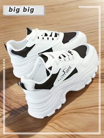 أحذية رياضية أنيقة ومتنوعة للنساء بتصميم مبسط وكاجوال