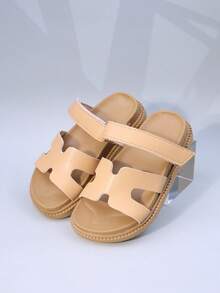 1 par de sandalias planas casuales cómodas y ligeras de unicolor simple para niños, adecuadas para uso diario, playa y vacaciones - Marrón - Ver 3