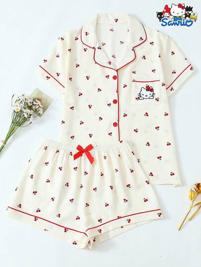 Sanrio Conjunto de pijama de 2 piezas para mujer con parte superior con cuello de polo, bolsillo bordado y estampado de cuadros de Hello Kitty de Sanrio, y shorts con moño, adecuado para usar en casa en primavera/verano