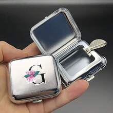 1 Peça Cinzeiro de Bolso Quadrado Portátil de Aço Inoxidável com Tampa, Cinzeiro de Metal Prateado, Ferramenta de Fumo Portátil, Presente Essencial do Dia dos Namorados, Presente Ideal com Padrão de 26 Letras Iniciais
