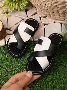 1双黑色女童平底凉鞋，黑白PU材质，人字拖，圆头设计，防滑轻便，时尚可爱，罗马风家居拖鞋，适合男女宝宝日常休闲、派对、度假等场合，2026春夏款 - 白色 - 查看 5