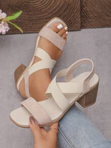 Sandales à talons épais avec bout ouvert, été 2025. Brides croisées de style rétro romain, confortables et non fatiguantes, chaussures femme à talon moyen