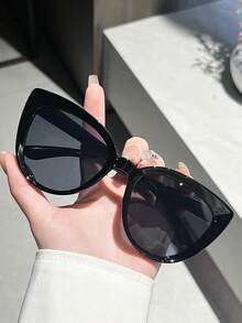 1 Pair Retro Cat-Eye Black Sexy European & American Style Sunglasses, Suitable For Music Festivals, Travel, Vacation, Sports, Driving, Festivals, Beach, Outings, Summer Accessories, Family Outings, UV Protection, Golf, Hiking, Elegant Dress, Street Style Accessories, Vacation Ambience, Sports, Parties, Outdoor Activities, Street Style, Fishing, Outdoor Activities, Holidays, Sun Protection, Vacation For Summer Beach Vacation,Outdoor,Travel
