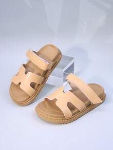 1 par de sandalias planas casuales cómodas y ligeras de unicolor simple para niños, adecuadas para uso diario, playa y vacaciones - Marrón - Ver 2