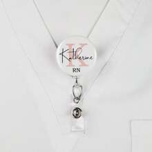 1 pieza Portanombres personalizado tipo carrete para enfermera, Soporte de identificación de enfermera, Cordón para identificación, Regalo de identificación de empleado, Regalo de vacaciones, Duradero, Grabado, Acero inoxidable, Colorido, Lindo, Adorable, Divertido, Kawaii, Y2K, Elegante, Unisex, Casual, Personalizado, Único, Regalo ideal para él, Regalo ideal para ella, Ella, Novio, Novia, Familia, Amigos