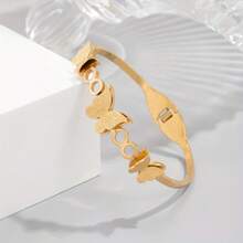 1 pieza Brazalete abierto chapado en oro de 18K de acero de titanio para mujer, diseño vintage de mariposa, accesorio de lujo de moda, adecuado para uso diario y vacaciones de verano