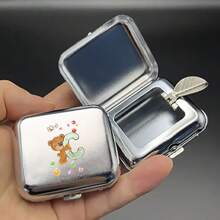 1 Peça Cinzeiro de Bolso Quadrado Portátil de Aço Inoxidável com Tampa, Cinzeiro de Metal Prateado, Ferramenta de Fumo Portátil, Presente Essencial do Dia dos Namorados, Presente Ideal com Padrão de 26 Letras Iniciais
