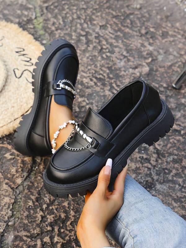 2025 新款女士闪亮金属链装饰黑色厚底乐福鞋，时尚女士厚底平底鞋，低跟，四季一脚蹬休闲鞋