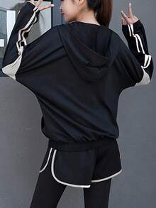 5pcs Women Sports Yoga Set: Yoga Bra, Zipper Hoodie Sweatshirt With Pockets, Breathable Short Sleeve Top, High Waist Leggings, And Pocketed Yoga Shorts, Black & White Minimalist Design - Black and White - View 5