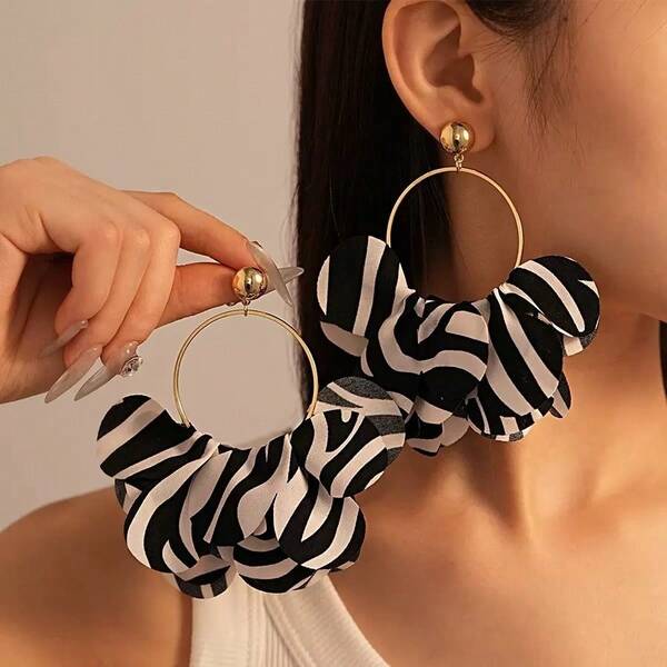 Brincos de círculo geométrico listrado de zebra de tecido retrô, brincos elegantes exclusivos exagerados