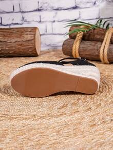 Damen Keil- & Plateau-Slip-On Espadrille-Sandalen, schwarze runde Zehenform Urlaubs-Strand-Geflecht, elastischer Knöchelriemen, Seil-Sohle Lässig Flach-Sandalen - Schwarz - Übersicht 10