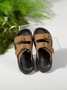 A Pair Of Fashionable New Baby Slippers, Unisex, Imitation Suede Upper With Metal Buckle Accessories, Comfortable Foot Feel, Non-Slip Rubber Sole, Suitable For Babies To Play On The Beach Outdoors And Take Daily Leisure Walks