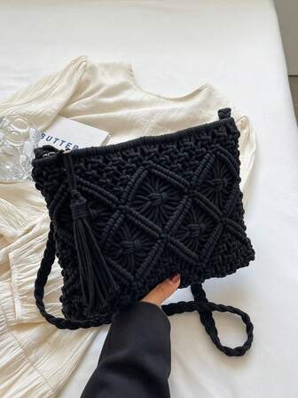 1 件轻质编织流苏镂空斜挎包，容量大，可装手机、钥匙、口红、钱包，适合旅行、购物、日常生活
