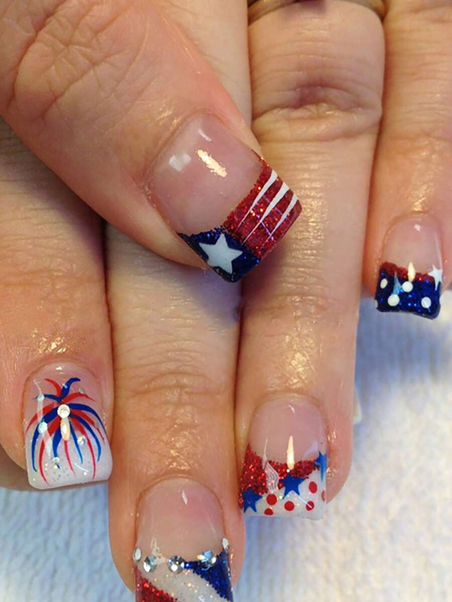 24片装方形指甲，创意独立日美甲，美国国旗假指甲，红白条纹，红色爱心假指甲，按压假指甲。按压指甲，美甲用品，美甲