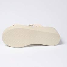 女士夏季编织露趾厚底坡跟一脚蹬凉鞋，舒适休闲日常百搭时尚