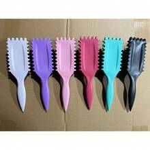 1 件全新升级卷发定型刷，卷发刷采用特殊设计，卷发定型造型刷特别适合卷发，塑造和定型卷发，适合男女，减少拉扯和卷发分离。由 Candybrush 设计