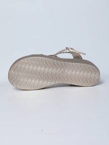 Giày sandal đế xuồng cao cấp màu vàng ánh kim dành cho nữ, kiểu dáng thời trang ngoài trời, gợi cảm, quai đan, khóa cài, hở mũi, thoải mái khi mang hàng ngày, dự tiệc, đi nghỉ mát, dễ phối với váy và quần. Chất liệu cao cấp, sandal đế xuồng cần thiết cho du lịch. - Vàng - Xem 10
