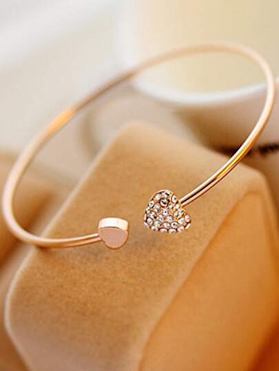 1 سوار ذهبي من سبيكة الزنك على شكل قلب، مناسب للارتداء اليومي طوال العام