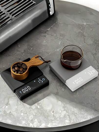 1 件，2Kg/0.1g 迷你咖啡电子秤，带计时器的数字咖啡秤，2Kg/0.1g 迷你咖啡电子秤，可充电便携式设计 3.74x3.54x0.75 英寸，双模式，自动剥皮功能，易于携带，TYPE-C 充电，免费数据线，经典黑色，华丽白色，咖啡爱好者和家庭必备咖啡角，厨房，客厅，袖珍秤返校