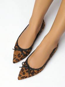 Bailarinas con puntera en punta y decoración de lazo en color marrón, con tela de estampado animal, elegantes zapatos planos tipo ballet de suela blanda y de fácil calce para el Día de San Valentín