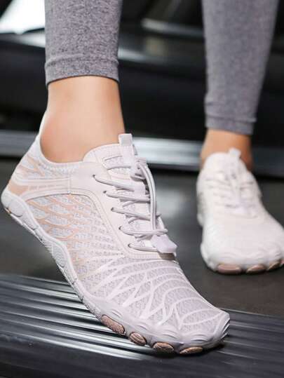 女士游泳水鞋，透气加宽趾赤足鞋，男女通用防滑简约健身运动鞋，适合情侣散步、跑步、远足和日常穿着