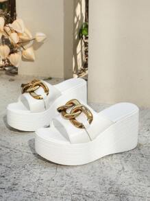Sandalias de cuña con suela gruesa y cómoda, decoración de cadena metálica, de uso versátil con pantalones y faldas, para mujer talla grande, de verano, antideslizantes y con abertura en los dedos