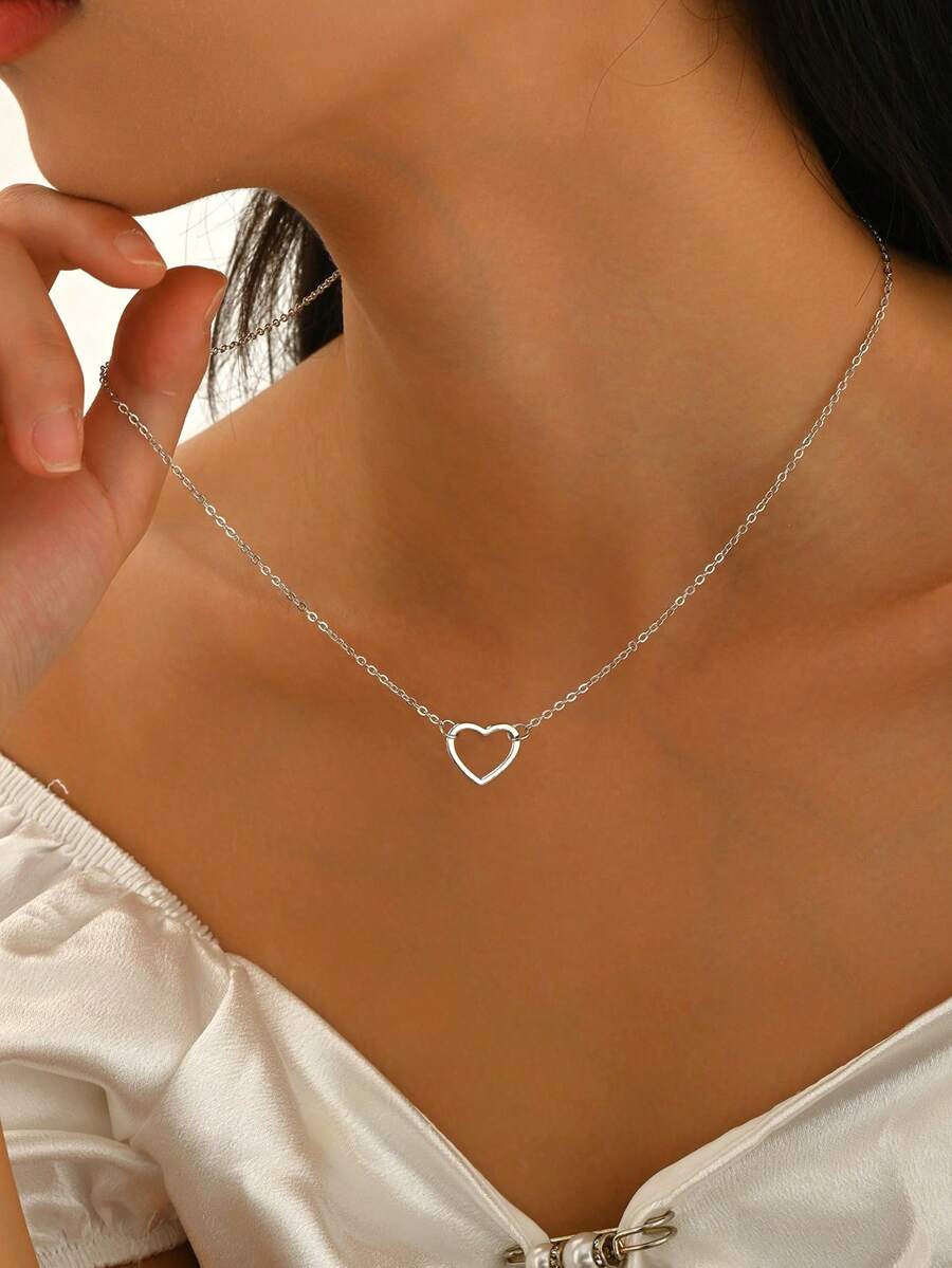 قلادة قلب أنيقة وبسيطة وجميلة، مناسبة للنساء، هدية صغيرة عصرية للأصدقاء