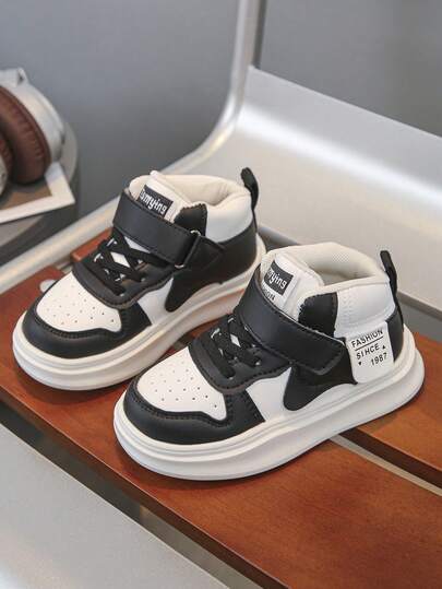 A Pair Of Handsome High Top White Shoes For Children, Suitable For Autumn, Fashionable Sports Shoes For Boys, Casual Shoes For Girls, And Sneakers For Children