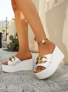 Sandalias de cuña con suela gruesa y cómoda, decoración de cadena metálica, de uso versátil con pantalones y faldas, para mujer talla grande, de verano, antideslizantes y con abertura en los dedos