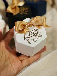 10 件迷你毕业礼盒 - 六角形礼盒，配金箔帽和文凭设计，缎带蝴蝶结 - 毕业派对小糖果盒，典礼纪念品，DIY 包装 - 粉色、黑色、白色、蓝色可选 - 4X4X5cm - 查看 6