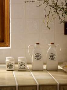 Cirelle Bộ 4 món, Bình đựng dầu, Bình đựng dầu bằng gốm, Bình đựng dầu chống rò rỉ, Bình đựng dầu cổ điển, Bình đựng gia vị, Lọ đựng gia vị, Bình đựng giấm, Hộp đựng gia vị cho nhà bếp, Cắm trại, Dã ngoại, Đồ dùng nhà bếp, Đồ dùng nhà bếp, Đồ dùng thiết yếu cho nhà bếp Rama, Sử dụng trong bếp, Đồ dùng nhà hàng cao cấp, Quà tặng tân gia, Sử dụng trong tiệc, Ăn uống gia đình - trắng - Xem 5