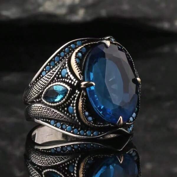 A Sapphire Men's Ring With Retro Punk Diamond Inlay Is Delicate, Reliable And Solid, Suitable For Daily Outings And Outings