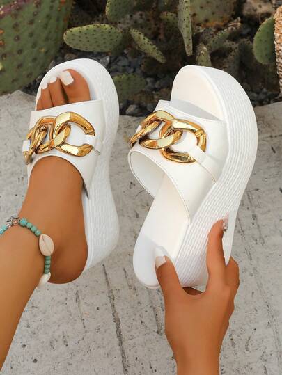 Women Plus Size Summer Metal Chain Decoration Casual Comfortable Thick Sole Non-Slip Open Toe Wedge Sandals, Versatile With Pants And Skirts