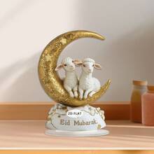 1 pièce de décoration acrylique plate 2D très belle, représentant un agneau mignon thématique de l'Aïd al-Adha avec son dos contre la lune croissante. Convient pour la décoration de la maison, de la chambre à coucher, du salon, de la table de salle à manger, du bureau, du jardin extérieur, pour la célébration de l'Aïd al-Adha, etc.