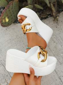 Sandalias de cuña con suela gruesa y cómoda, decoración de cadena metálica, de uso versátil con pantalones y faldas, para mujer talla grande, de verano, antideslizantes y con abertura en los dedos