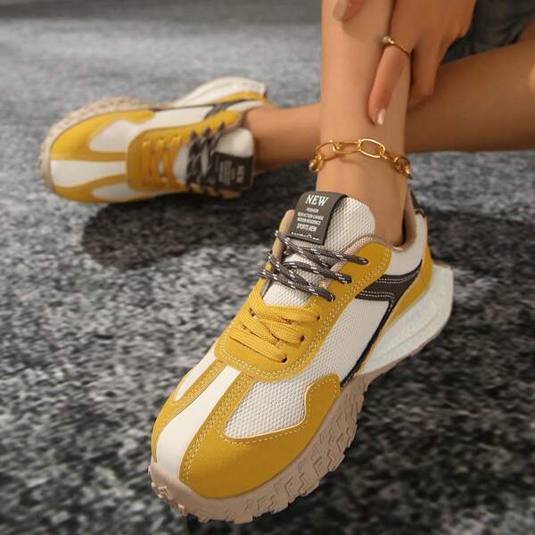 Zapatos deportivos casuales nuevos para mujer, zapatos para correr de malla transpirable y cómoda de verano, zapatos de lujo de moda para dama, diseño versátil para exteriores con color de contraste antideslizante
