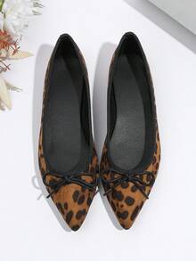 Bailarinas con puntera en punta y decoración de lazo en color marrón, con tela de estampado animal, elegantes zapatos planos tipo ballet de suela blanda y de fácil calce para el Día de San Valentín