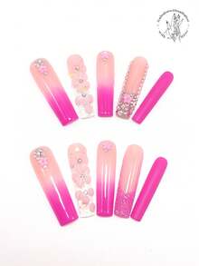 متعدد الألوان