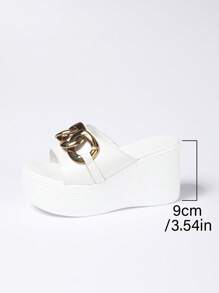Sandalias de cuña con suela gruesa y cómoda, decoración de cadena metálica, de uso versátil con pantalones y faldas, para mujer talla grande, de verano, antideslizantes y con abertura en los dedos