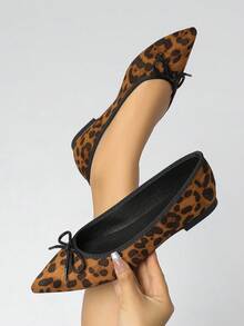 Bailarinas con puntera en punta y decoración de lazo en color marrón, con tela de estampado animal, elegantes zapatos planos tipo ballet de suela blanda y de fácil calce para el Día de San Valentín