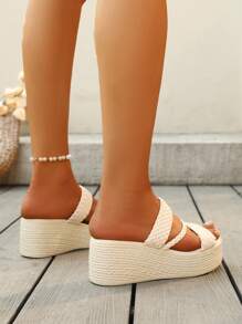 女士夏季编织露趾厚底坡跟一脚蹬凉鞋，舒适休闲日常百搭时尚