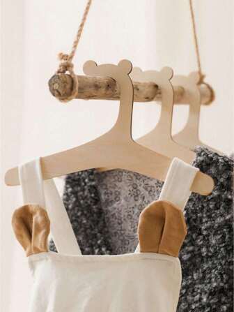 30 pièces/10 pièces/5 pièces Cintres en bois pour enfants, cintres pour enfants avec oreilles d'ours mignons, cintres en bois pour bébés, crèche. Cintres antidérapants pour manteaux, costumes, pantalons et vestes des enfants. Décorations pour festivals, chambres, maison, décor de chambre, robes, pantalons, chaussures, jeans, bottes, jupes