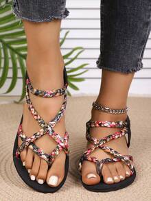 Sandali piatti intrecciati da donna nei colori nero, marrone, beige, caffè, con design a punta aperta e a scivolo, adatti per uso al chiuso e all'aperto