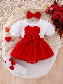女婴 4 件套甜美刺绣爱心和蝴蝶结装饰腰部拼接撞色泡泡袖连体衣连衣裙，配有头带和 1 双蝴蝶结装饰袜子 - 紅色 - 查看 2