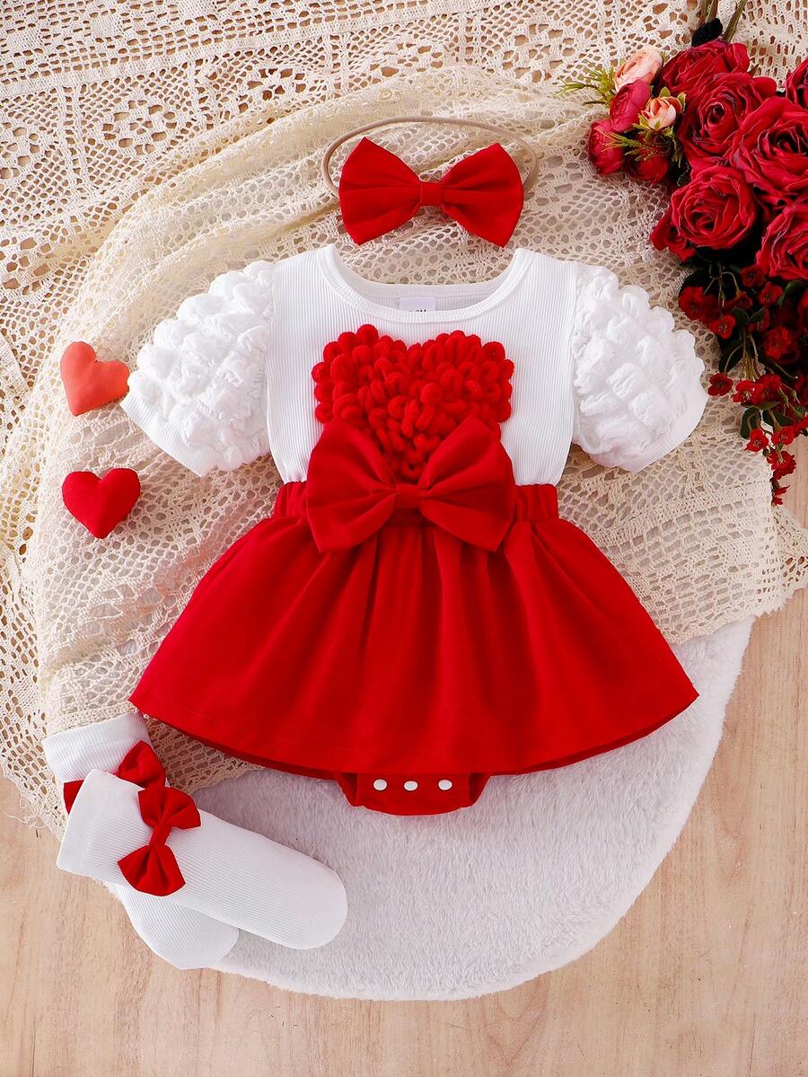 女婴 4 件套甜美刺绣爱心和蝴蝶结装饰腰部拼接撞色泡泡袖连体衣连衣裙，配有头带和 1 双蝴蝶结装饰袜子