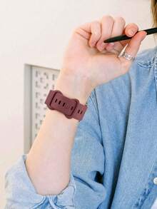 1pc Women's Red Soft & Comfortable Silicone Sports Band, Compatible With Fitbit Versa 3, Fitbit Sense/Sense 2, Minimalist Silicone Strap Suitable For Fitbit Versa 4, Smart Watch Band (Watch Not Included) - Burgundy - View 6