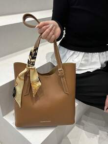 时尚简约纯色大容量字母印花单肩包配围巾，适合购物、钱包、逛街、年轻女性、大学生、新人、白领。非常适合办公室、大学、工作、商务、通勤、户外活动、旅行和郊游