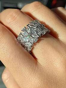 Geschenkboxdesign Luxuriöser Blumen-Cubic-Zirconia-Ring, weißgold-plattiert Kupfer, geeignet für Frauen Hochzeit, Verlobung, Feiertags Geschenke - Silberne vierblättrige Blume - Übersicht 4